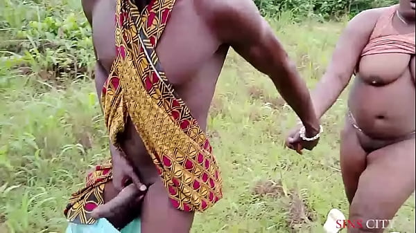 SEXE AVEC LA FEMME DU ROI DANS LA BUSH