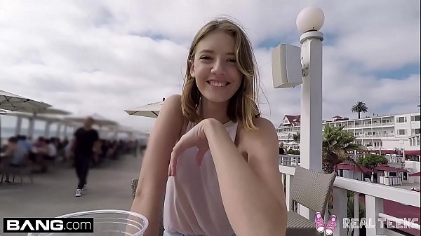 Teen POV chatte jouer en public