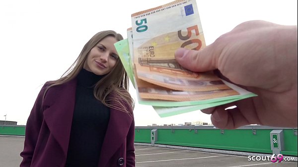 LA RAGAZZA TURISTICA SLIM STELLA SI FA SCOPARE PER CONTANTI IN STRADA RITIRO LAVORO MODELLO