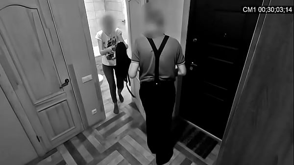 Caméra cachée – Le mari surprend sa femme avec son amant !