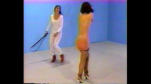 BDSM Fessée Julia 2beau fouet