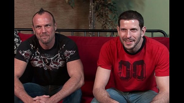 Un mec divorcé baise son pote gay