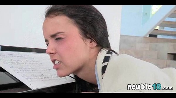 Le premier porno de l’adolescent parfait Dillion Harper