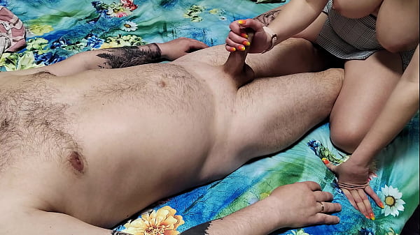 Teen Emma m’a donné une branlette, une branlette espagnole et une pipe
