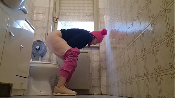 De vrais pets dans la salle de bain d’un restaurant chic