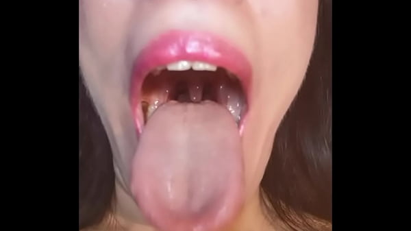 Une ado mignonne adorerait t’avoir dans sa jolie bouche