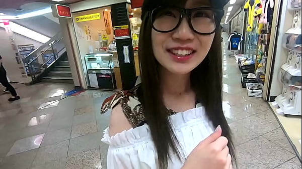 Nakano et qui est un otaku caché a une super baise de pisse chez elle !