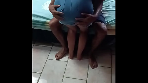 IJ’ai baisé cette Latina en jupe pour de l’argent