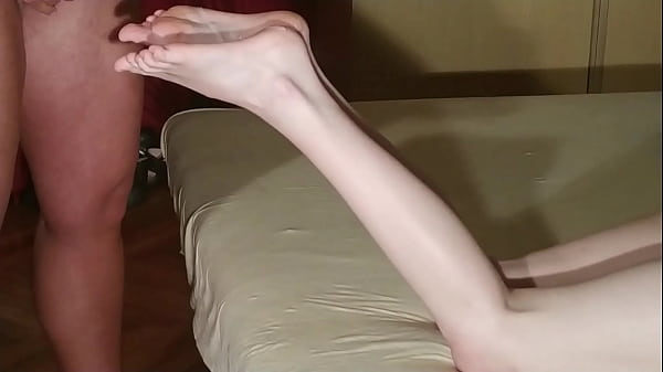 Branle-toi sur ma jambe, putain de salope HD