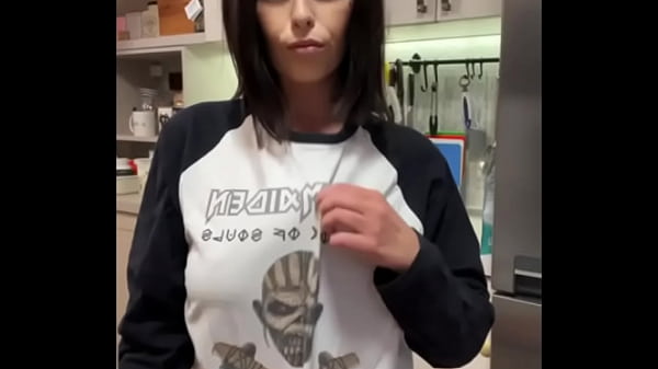 Maman était tellement mouillée en prenant ça