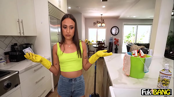 La servante latine Lola Rose s’inquiète pour son travail