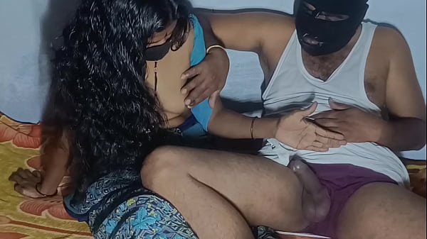 femme chaude fait maison travail de pied chatte doigts et baise