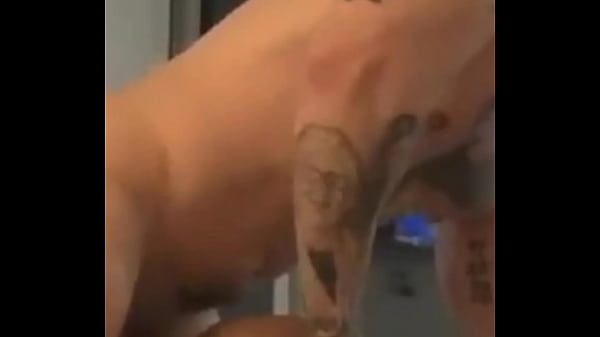 Des filles très excitées veulent ma bite dure dans cette compilation de SEXE