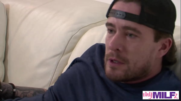 Julia de Lucia, MILF excitée, trompe son copain avec Luke