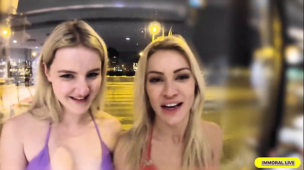 LA POUPÉE BARBIE BRITANNIQUE AUX GROS SEINS KATY JAYNE CUM FAIT JOUIR DEUX INADAPTÉS