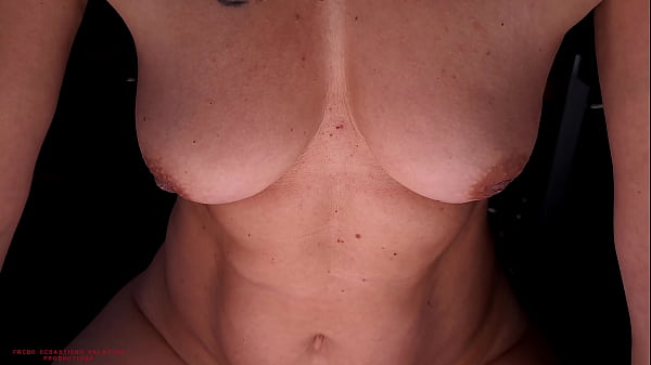 Milf mature sexy – seins naturels et chatte poilue
