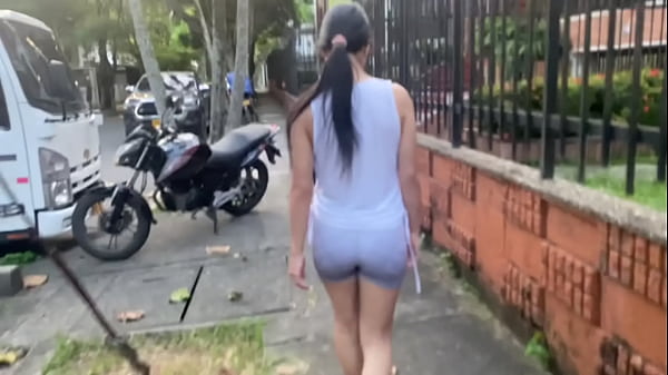 Mon voisin m’envoie une vidéo torride de la fille idiote en train d’éjaculer
