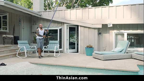 La petite asiatique Alexia Anders a donné une leçon à Ta Little Tease