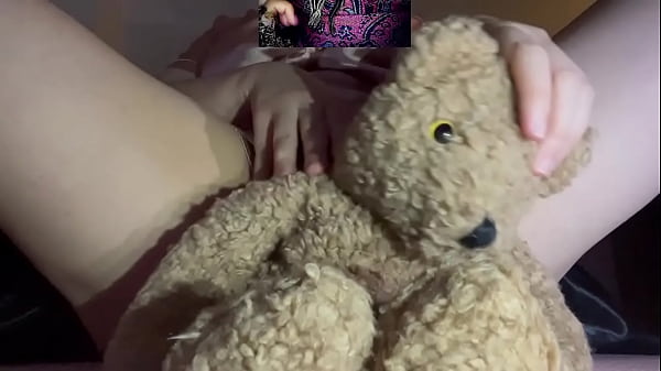 CRÈME FOUETTÉE – MASTURBATION ASMR – ADOLESCENTE DE 18 ANS CHATTE ROSE ET MOUILLÉE PARFAITE ARABE