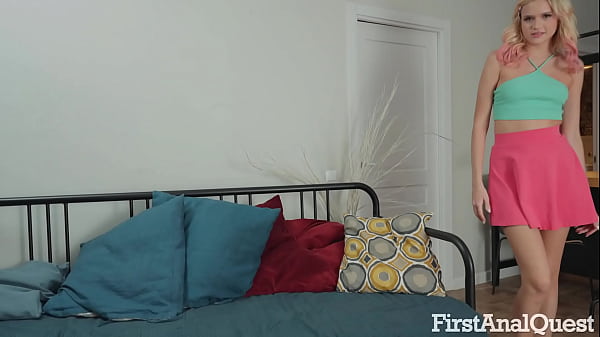 LA NOUVELLE NUIT DE TEEN SWEETIE SUBIT DES DOMMAGES ANAL
