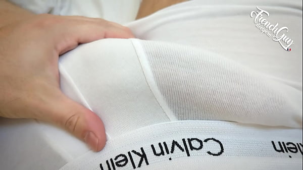 Mec Français SE BRANLE & EJAC sur la CULOTTE DE SA DEMI-SOEUR