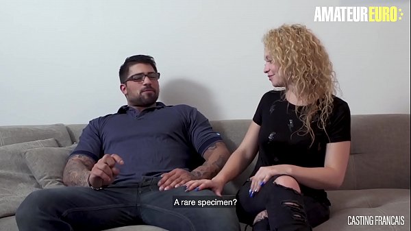 La jolie blonde Leila baise fort lors de ses premières auditions porno