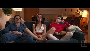 Nous avions des relations sexuelles lesbiennes, mais ensuite le gars s’est réveillé