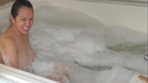 JOUER DANS MON JACUZZI AVEC GARABAS ET OLPR