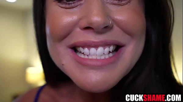 Un mari cocu aide sa femme à baiser sa BBC