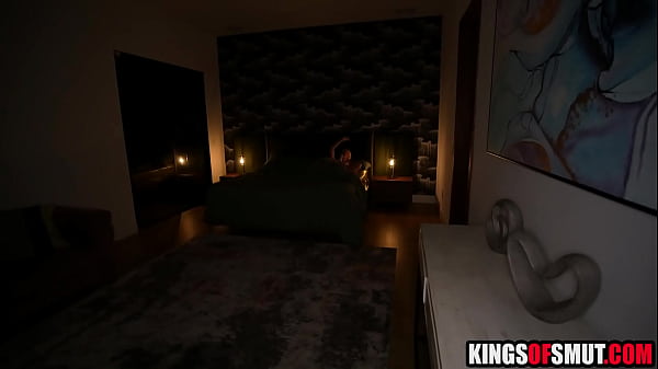 MILF en forme prenant du plaisir avec une énorme bite