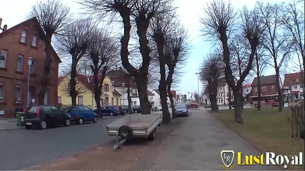 Teen Blonde sur le canapé de casting