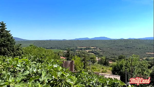 Valentina, charmante milf, veut de la bite