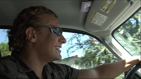 Une jolie MILF fait une masturbation et une fellation à son petit ami