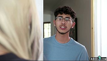 La coquine blonde Kenzie Taylor, une MILF, donne une leçon torride à son gendre