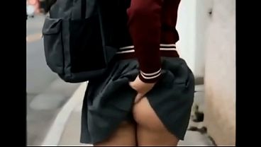 Une écolière mexicaine de La Federal, en uniforme scolaire, se fait baiser par son voisin.
