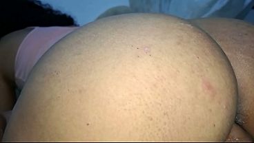 Une Colombienne chevauche ma bite en position cow-girl – Sexe amateur