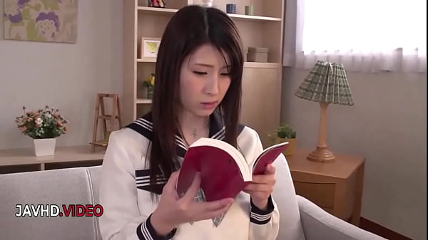 Mitsuki Akai, étudiante et star de JAV torride, réalise vos fantasmes inoubliables de fellation asiatique.