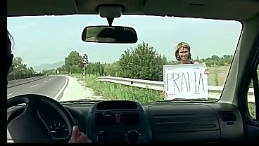 Série Street. Une auto-stoppeuse en difficulté. Amanda Vamp